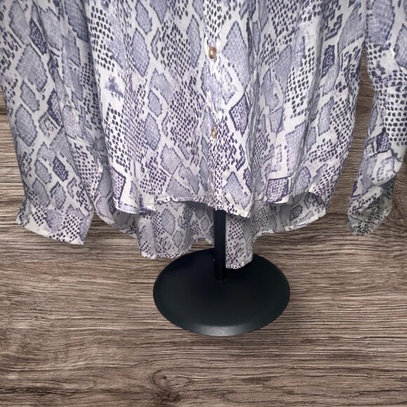 Anthropologie Pilcro Flowy Long Sleeve Lightweight Blouse Gray/White Pattern - Picture 5 of 9